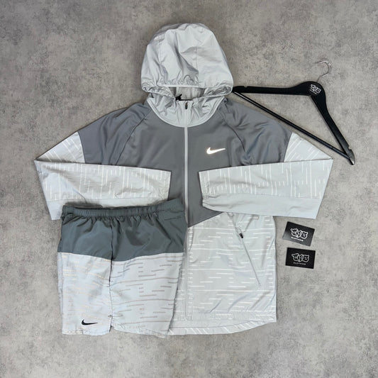 Nike Repel Flash Windrunner + 5” Challenger Set - Grey