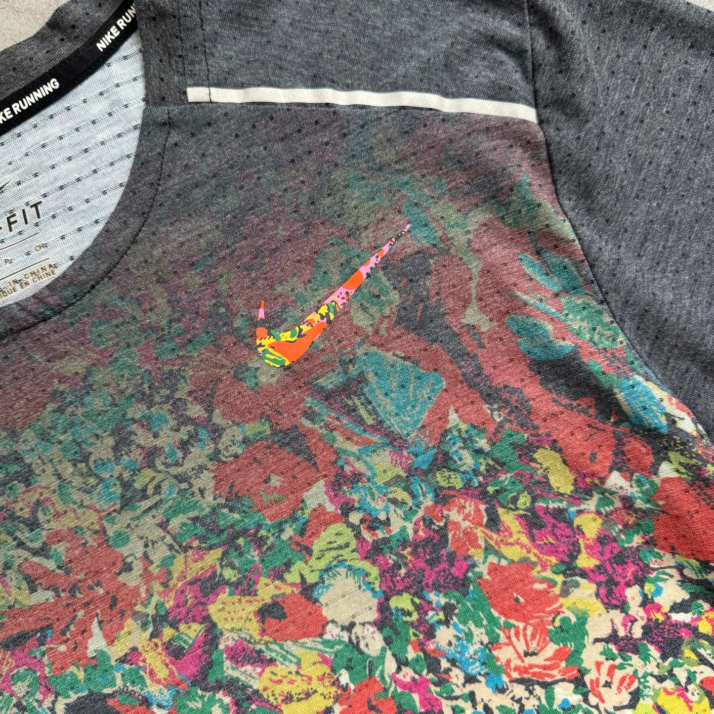 Nike Rise 365 Floral T-Shirt