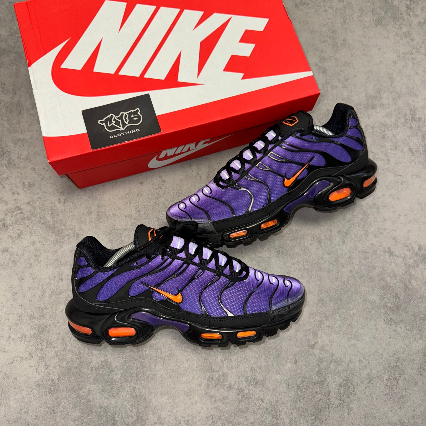 Nike Air Max Plus TN - Voltage Purple / Blacked Out Midsole